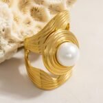 Glam pearl ring