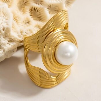 Glam pearl ring